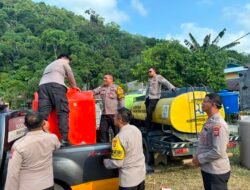 Kemarau Panjang, Polsek Siantan Bawa Air Bersih di Dua Desa