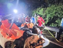 Kecelakaan Fatal di Tol Jagorawi: Jeep Mewah Ludes, Dua Tewas