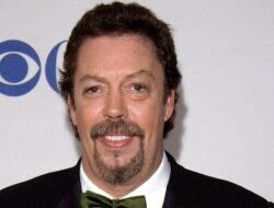 Aktor Legendaris Tim Curry Tutup Usia